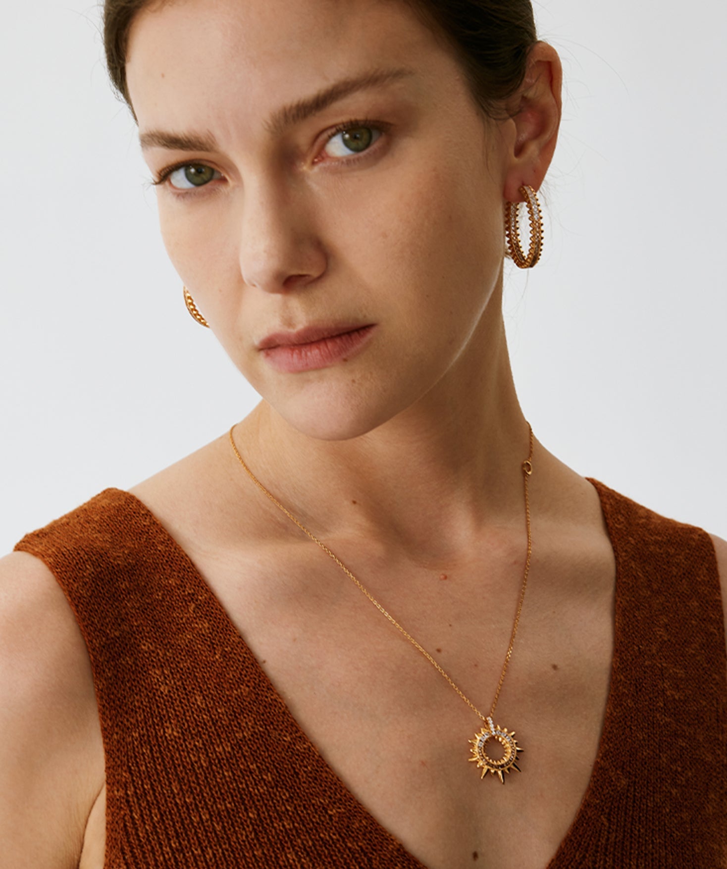 Gold Vermeil Spike Pendant Necklace with Gradient Gemstones – MaiaMina