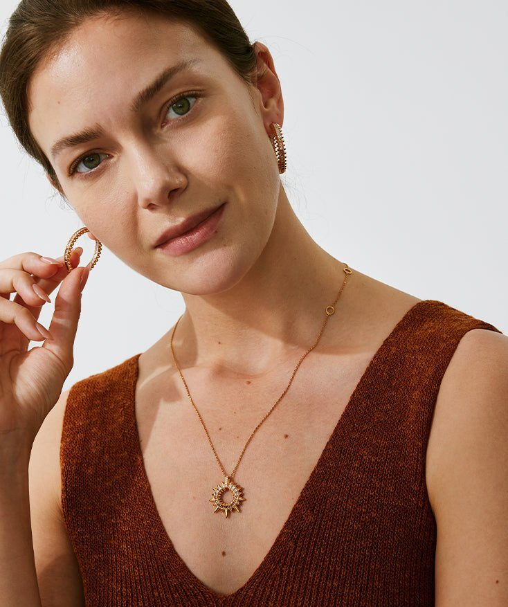 Gold Vermeil Spike Pendant Necklace with Gradient Gemstones – MaiaMina