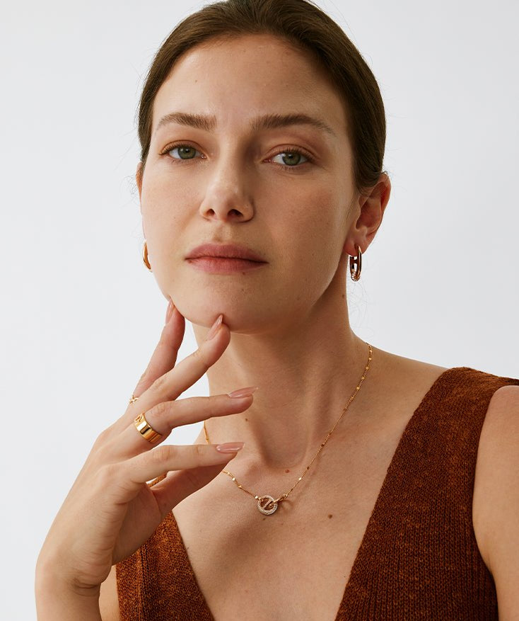 18K Gold Plated Pave Mariner Interlocking Pendant Necklace – Elegant Geometric Jewelry | MaiaMina