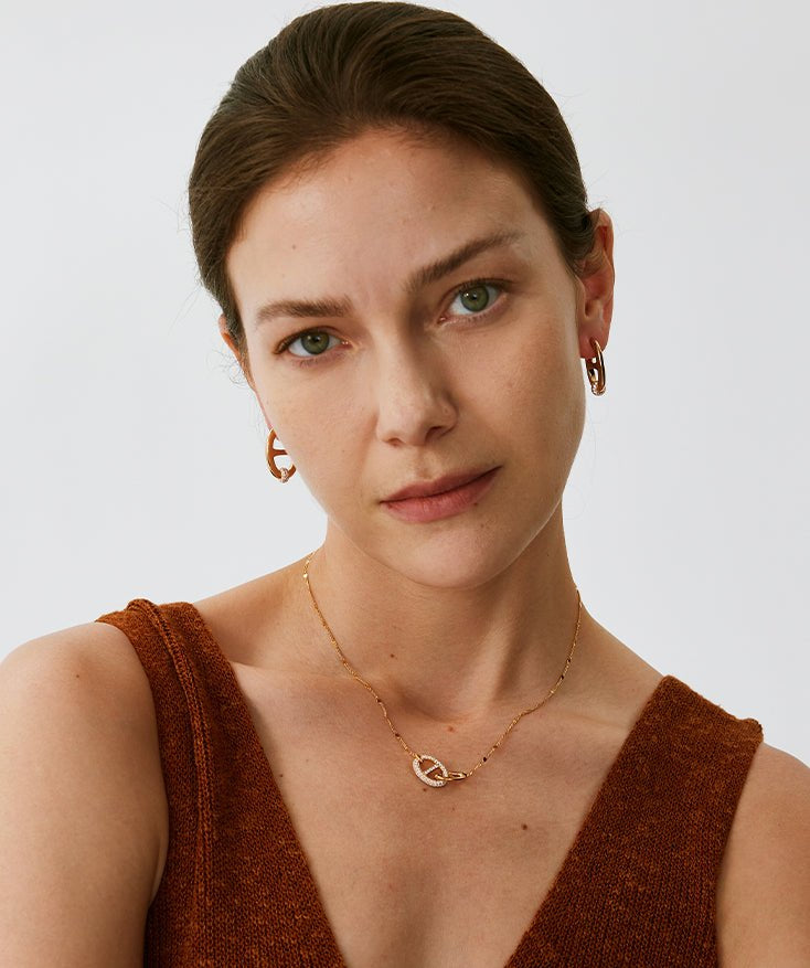 18K Gold Plated Pave Mariner Interlocking Pendant Necklace – Elegant Geometric Jewelry | MaiaMina