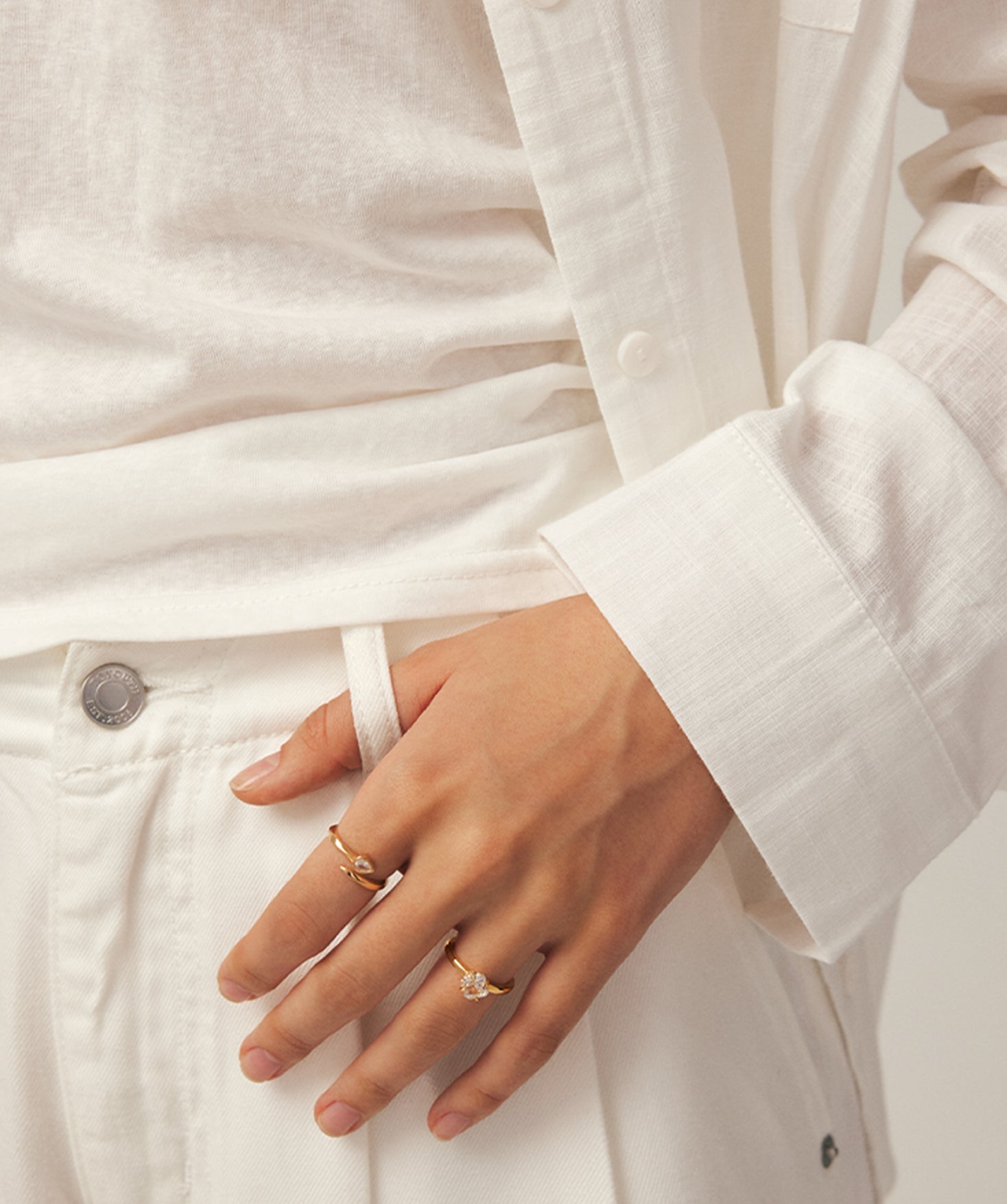 Gold Solitaire Statement Ring with Claw-Set Zircon | Wilda Collection MaiaMina