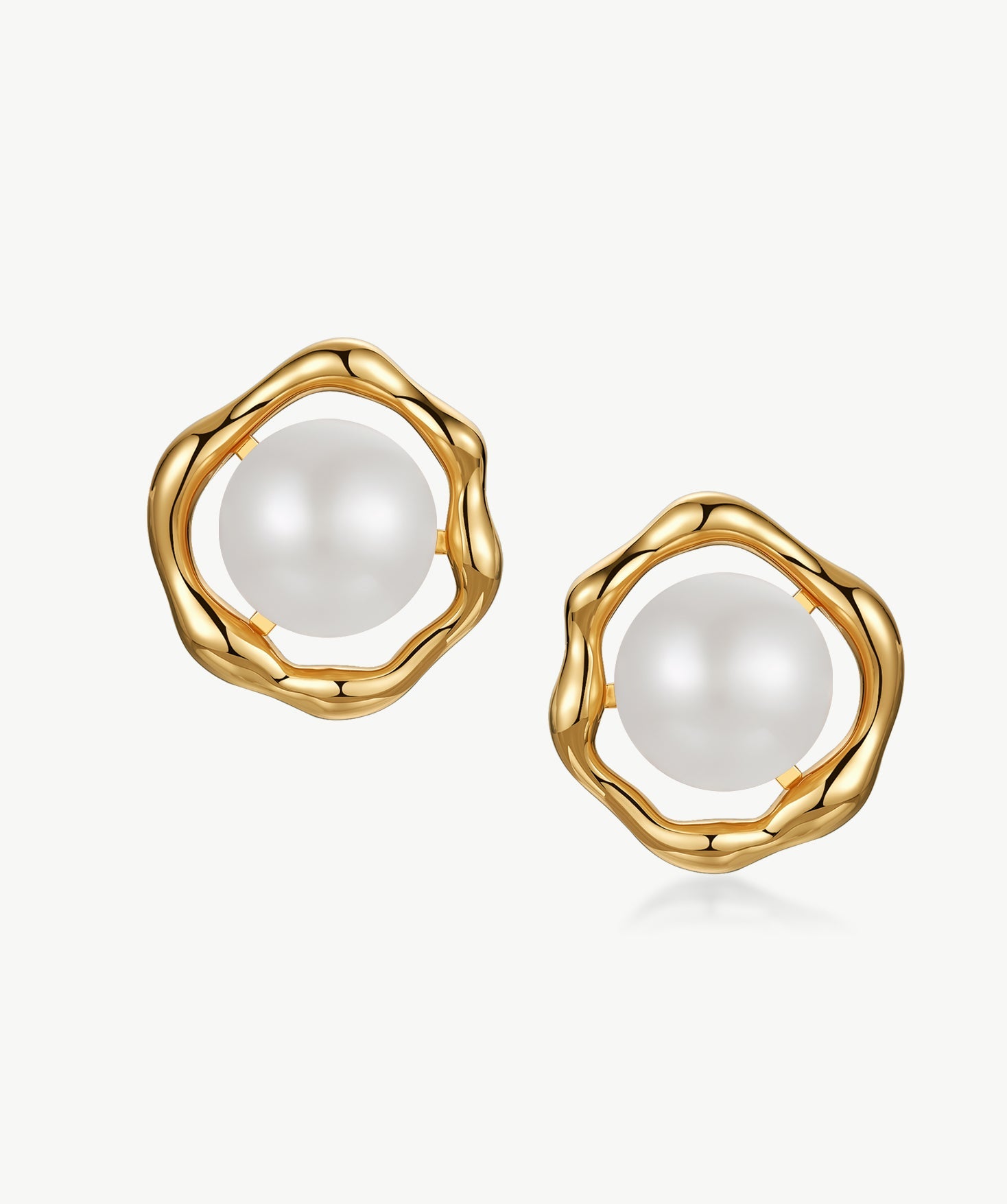 Molten Pearl Wavy Stud Earrings in 18K Gold Vermeil – MaiaMina