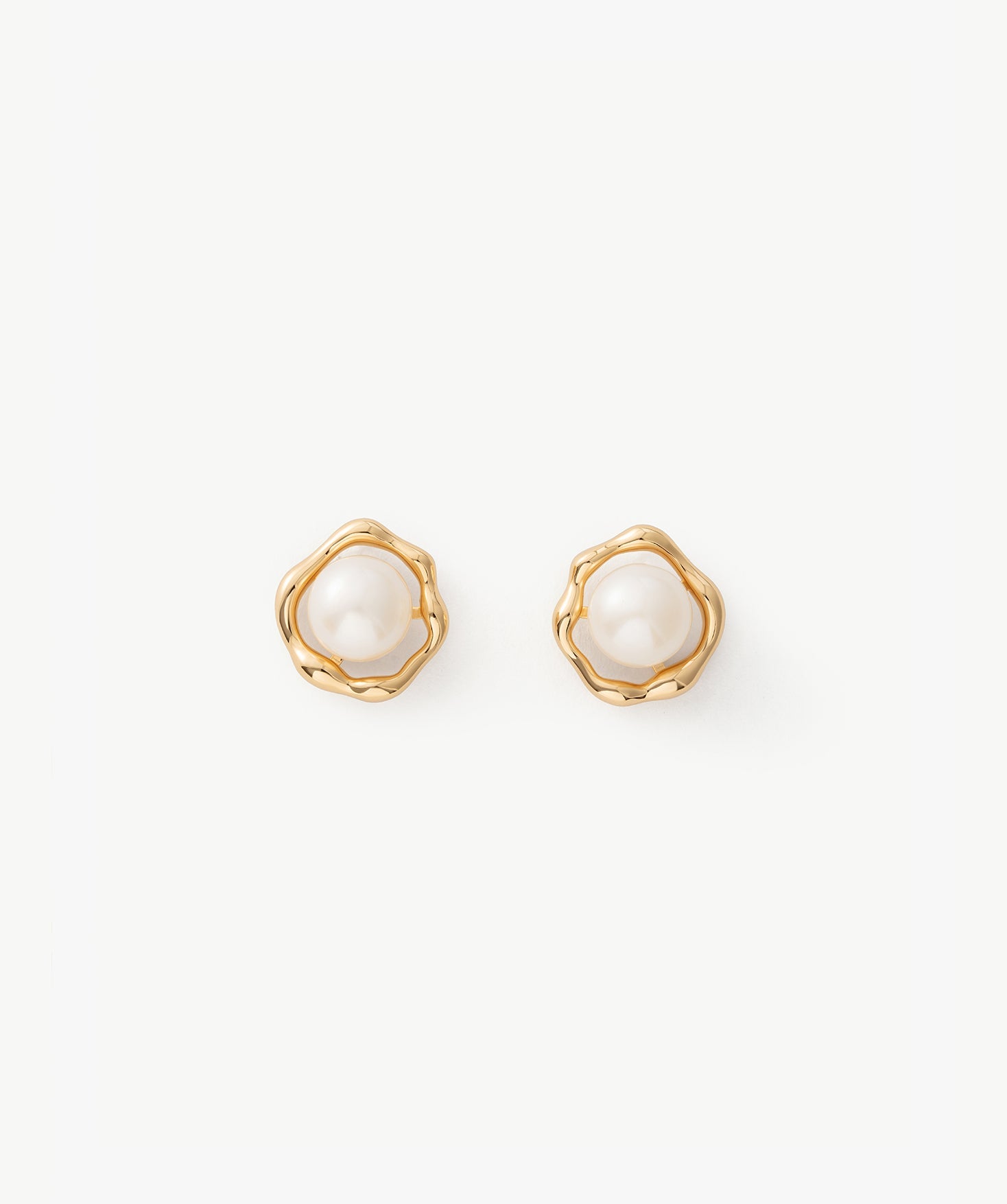 Molten Pearl Wavy Stud Earrings in 18K Gold Vermeil – MaiaMina